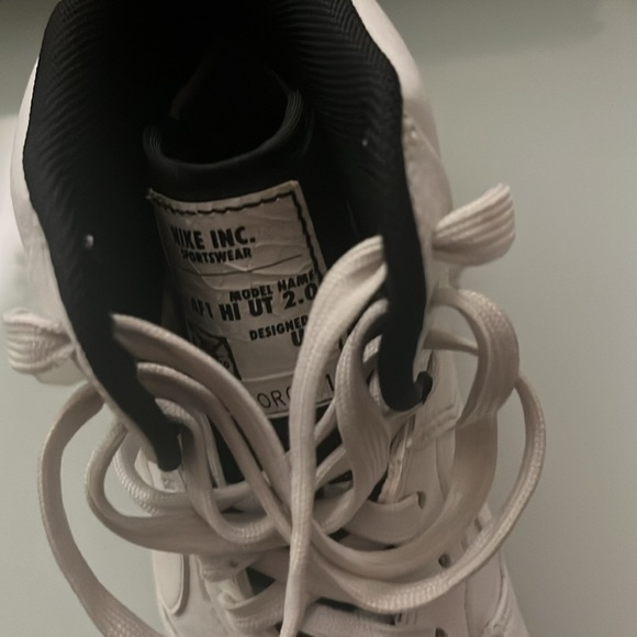 Shoes - Picture 6 of 8